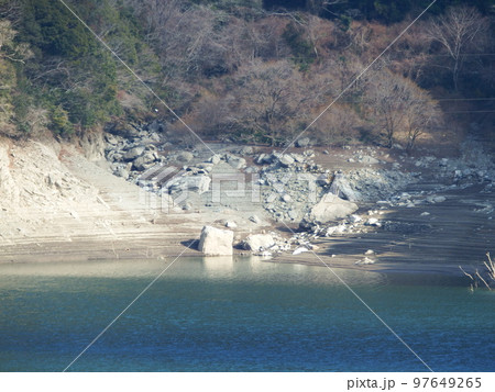 渇水のダム湖 渇水のダム湖 97649265