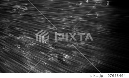 黒い背景に雨が降る画像 97653464