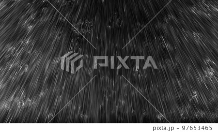 黒い背景に雨が降る画像 97653465