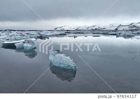 Glacial lake with icebergs Glacial lake with icebergs 97654117
