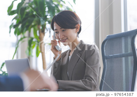 ビジネスイメージ 97654387