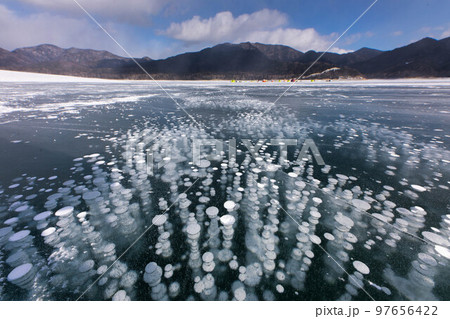 【北海道】アイスバブル（糠平湖） 97656422