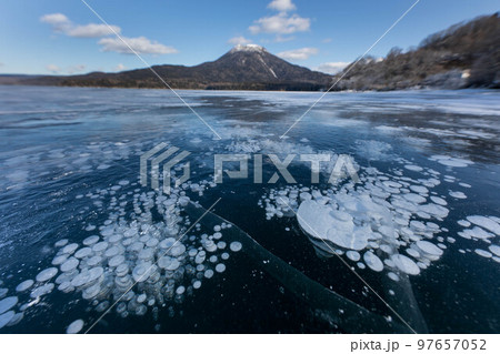 【北海道】阿寒湖アイスバブル 97657052