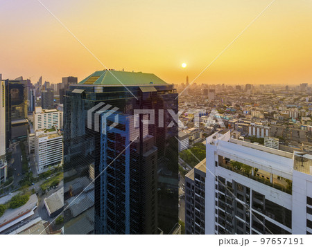 タイ・バンコクのビル群と夕日 / Bangkok, Thailand 97657191