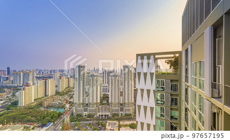 タイ・フアイクワーン地区及びバンコク中心部方面の景観 / Bangkok, Thailand 97657195