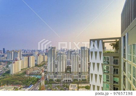 タイ・フアイクワーン地区及びバンコク中心部方面の景観 / Bangkok, Thailand 97657198