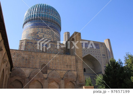 ウズベキスタン・サマルカンドのビビハニムモスク 97657199