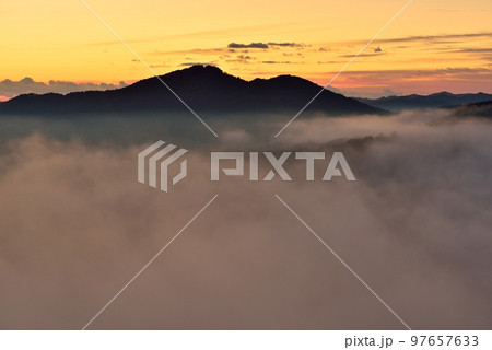 鎌倉山の雲海 97657633