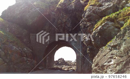 北海道浦河町の海岸のトンネル 北海道浦河町の海岸のトンネル 97658246