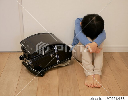 小学生男子の不登校 97658483