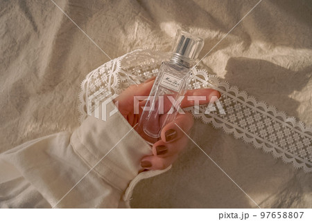 フェミニンなイメージの香水(Dior) 97658807