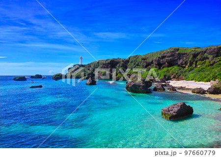 沖縄県宮古島。真夏の東平安名崎の風景 97660779