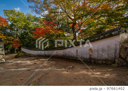 秋の備中松山城~三の平櫓東土塀(国指定重要文化財)~ 秋の備中松山城~三の平櫓東土塀(国指定重要文化財)~ 97661402