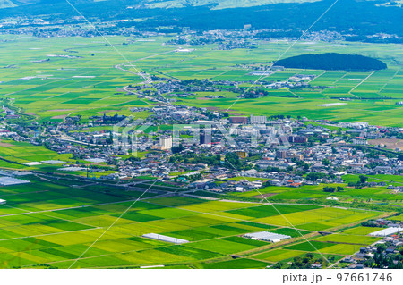 最高に美しい夏の阿蘇市街地風景(阿蘇市・内牧)パノラマ景色 最高に美しい夏の阿蘇市街地風景(阿蘇市・内牧)パノラマ景色 97661746
