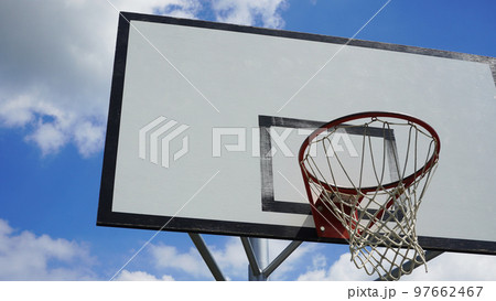 屋外のバスケットゴール 屋外のバスケットゴール 97662467