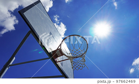 屋外のバスケットゴール 屋外のバスケットゴール 97662469