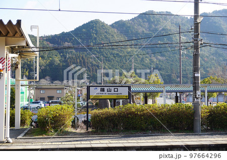 ローカル線の篠山口駅, 丹波篠山市, 兵庫県, 日本 ローカル線の篠山口駅, 丹波篠山市, 兵庫県, 日本 97664296