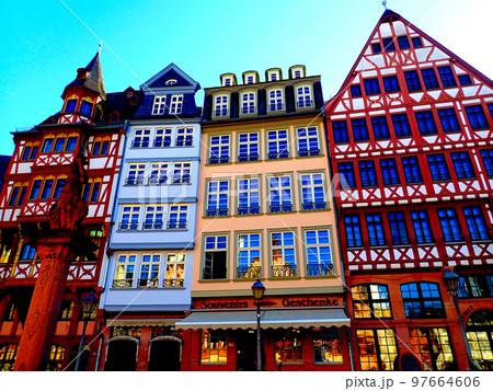 ドイツ・フランクフルト・レーマー広場 97664606