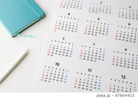 年間カレンダー　ビジネスイメージ 97664915