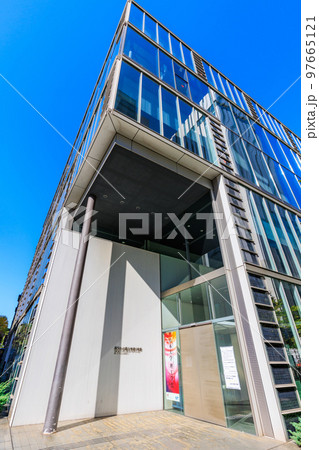 東京　千代田区神田駿河台の都市風景　日本大学 理工学部 1号館 97665121