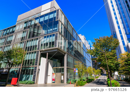 東京　千代田区神田駿河台の都市風景　日本大学 理工学部 1号館 97665126