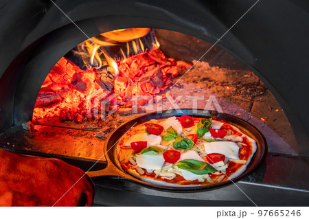 ミックスピザ　Italian delicious food mixture pizza 97665246