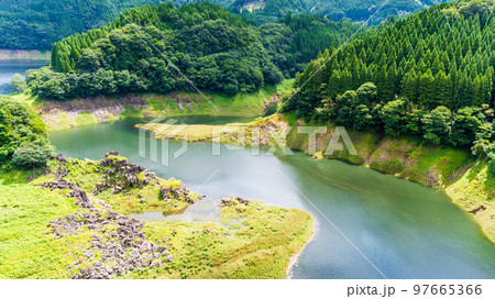 新池の山橋から観る絶景風景「大分県日田市・日田街道」 新池の山橋から観る絶景風景「大分県日田市・日田街道」 97665366