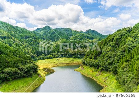 新池の山橋から観る絶景風景「大分県日田市・日田街道」 新池の山橋から観る絶景風景「大分県日田市・日田街道」 97665369