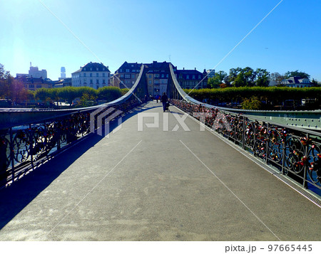 ドイツ・フランクフルト・鉄の橋 ドイツ・フランクフルト・鉄の橋 97665445