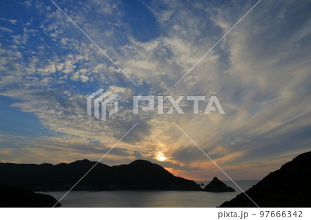 中通島矢堅目公園上空の雲が織りなす美しい風景 中通島矢堅目公園上空の雲が織りなす美しい風景 97666342