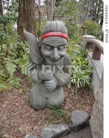 京都市上京区、一条戻橋の袂にあった安倍晴明の屋敷跡にある平安時代の天文学者、安倍晴明を祀る晴明神社 97666892