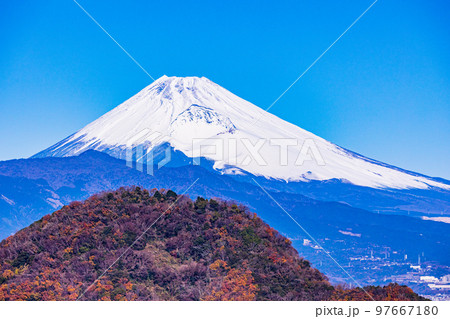 （静岡県）伊豆の国・守山展望台から望む、富士山 97667180