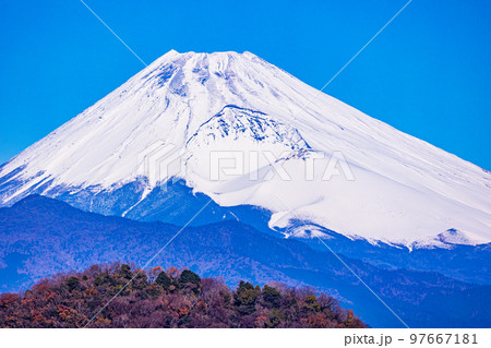 （静岡県）伊豆の国・守山展望台から望む、富士山 97667181
