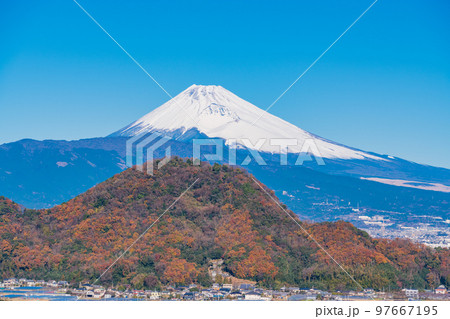 （静岡県）伊豆の国・守山展望台から望む、富士山 97667195
