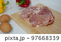 さまざまな食材と生の鶏肉 97668339