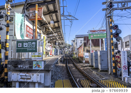 神奈川県鎌倉市の都市風景　腰越駅 97669939