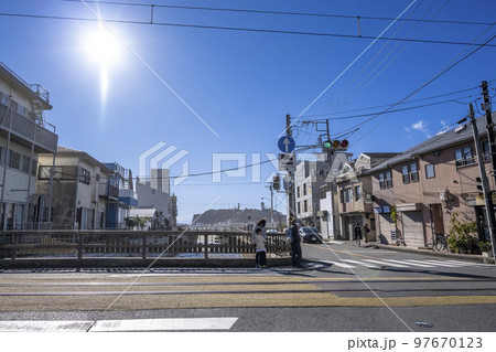 神奈川県鎌倉市の都市風景　腰越駅 97670123