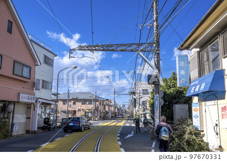 神奈川県鎌倉市の都市風景　腰越駅 97670331