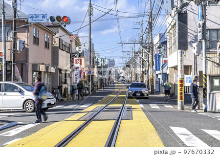 神奈川県鎌倉市の都市風景　腰越駅 97670332