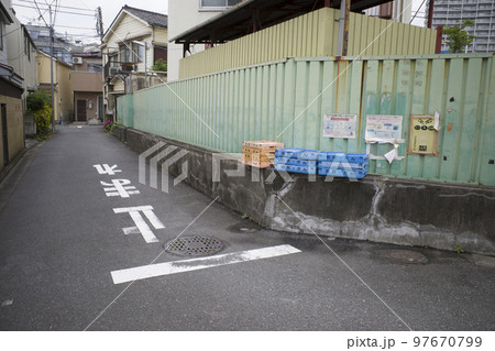 街角のゴミ収集場所 街角のゴミ収集場所 97670799