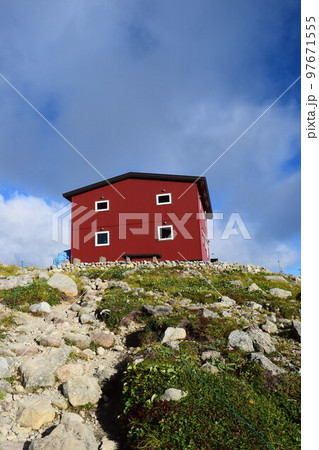 北海道　大雪山縦走「白雲岳避難小屋」 97671555