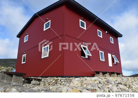 北海道　大雪山縦走「白雲岳避難小屋」 97671556