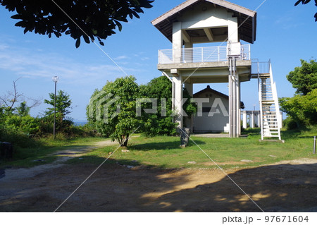 奉納山展望台の建物の眺め 97671604