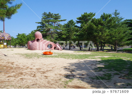 出雲浜山公園の遊具の景色 出雲浜山公園の遊具の景色 97671609