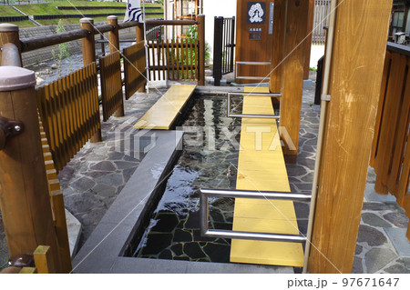 美又温泉美肌湯の足湯場の景色 97671647