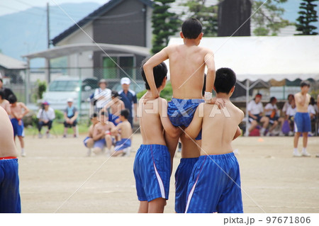 運動会、騎馬戦 運動会、騎馬戦 97671806