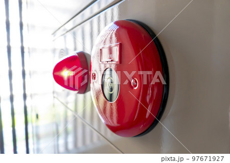 マンションの屋内消火栓 マンションの屋内消火栓 97671927