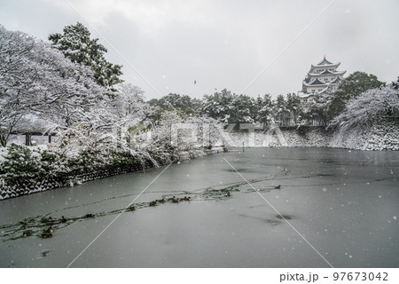 《愛知県》雪の名古屋城 97673042