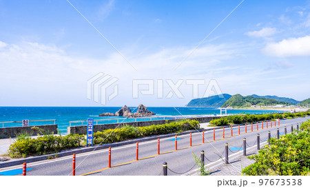美しい海岸風景「福岡県糸島市の観光名所　桜井二見ヶ浦 景色」 97673538