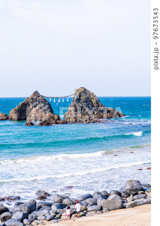 美しい海岸風景「福岡県糸島市の観光名所　桜井二見ヶ浦 景色」 97673543